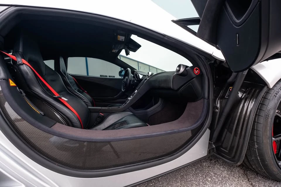2012 McLaren MP4-12C - Image 9 of 10