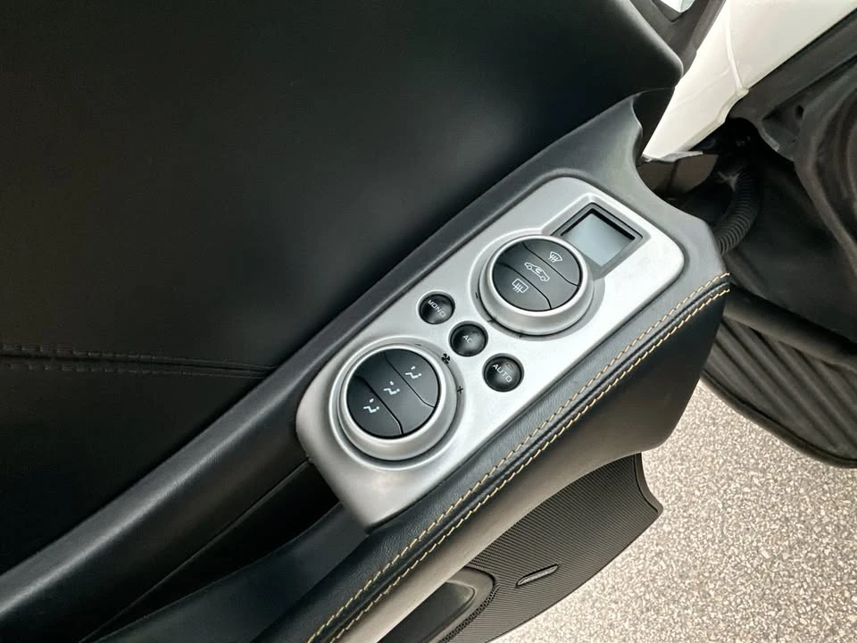 2012 McLaren MP4-12C - Image 4 of 15