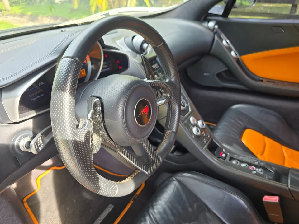 2012 McLaren MP4-12C - Image 8 of 19