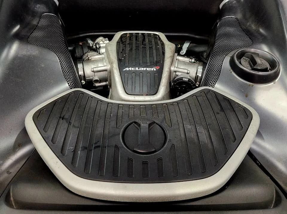 2012 McLaren MP4-12C - Image 12 of 20