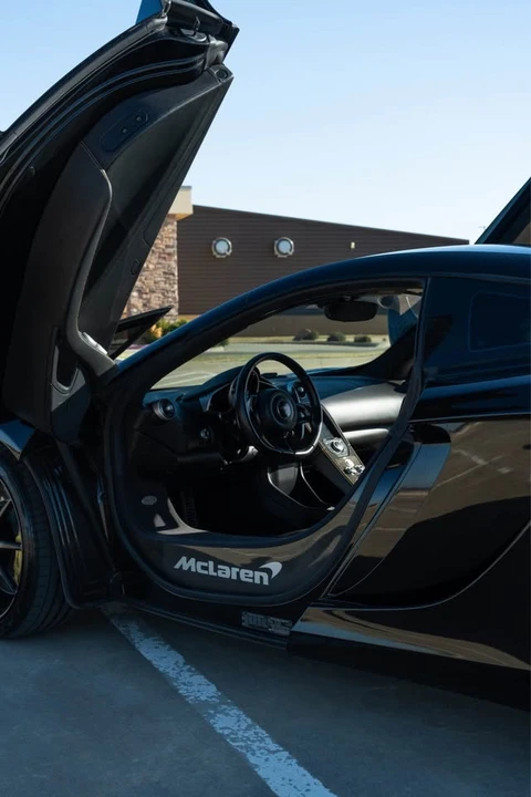2012 McLaren MP4-12C - Image 7 of 10