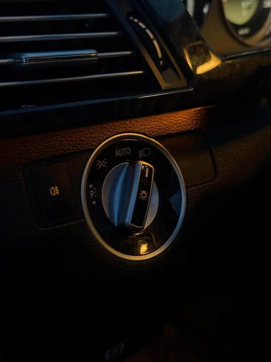 2012 Mercedes-Benz W212 E-Class - Image 11 of 11