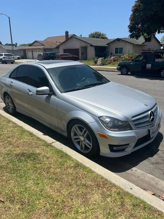 2012 Mercedes-Benz W204 C-Class - Image 2 of 2