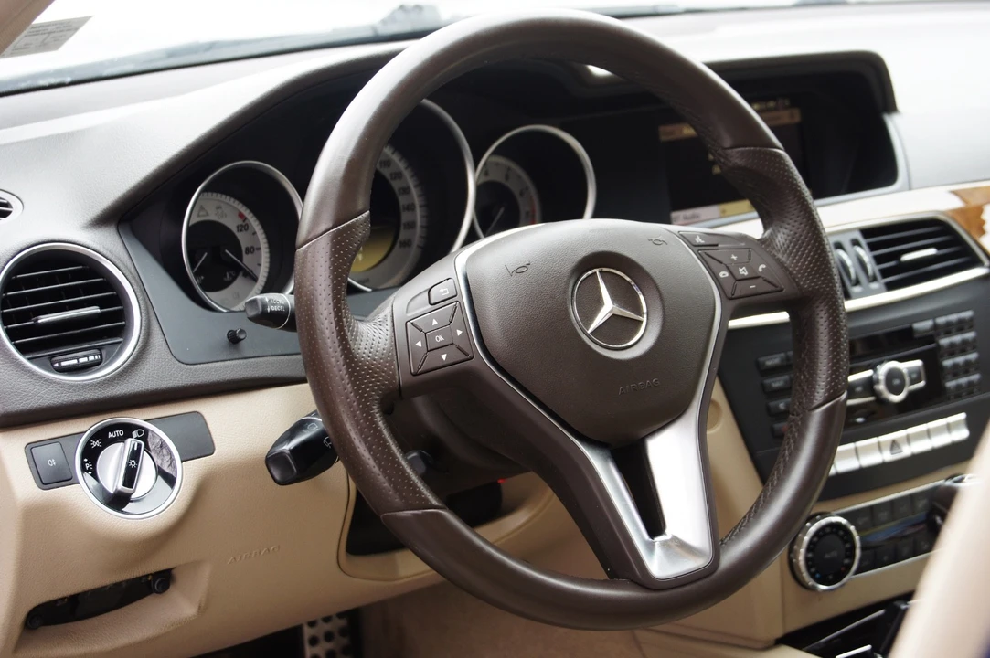 2012 Mercedes-Benz W204 C-Class - Image 13 of 20