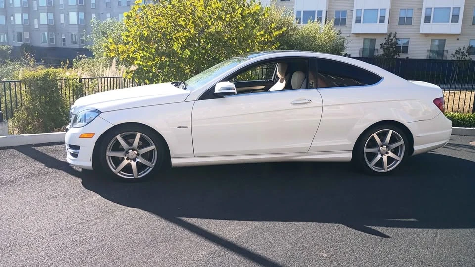 2012 Mercedes-Benz W204 C-Class - Image 2 of 19