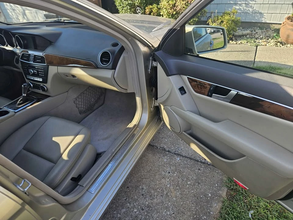 2012 Mercedes-Benz W204 C-Class - Image 7 of 10
