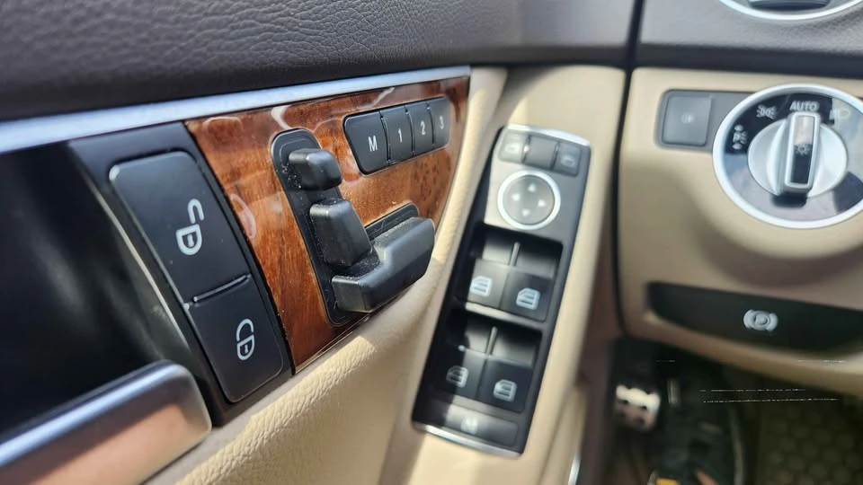 2012 Mercedes-Benz W204 C-Class - Image 8 of 11