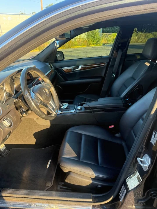 2012 Mercedes-Benz W204 C-Class - Image 2 of 5