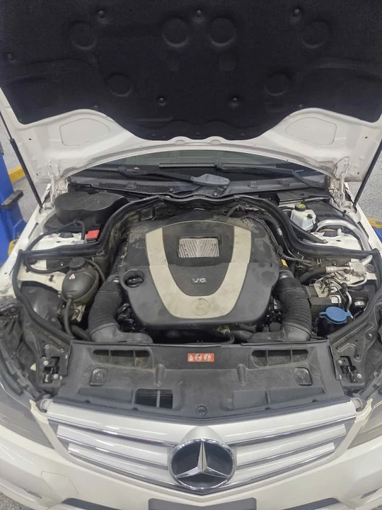 2012 Mercedes-Benz W204 C-Class - Image 2 of 3
