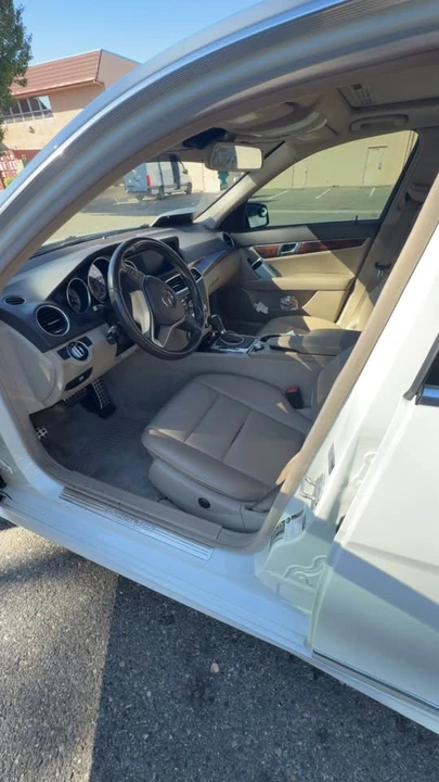 2012 Mercedes-Benz W204 C-Class - Image 9 of 10