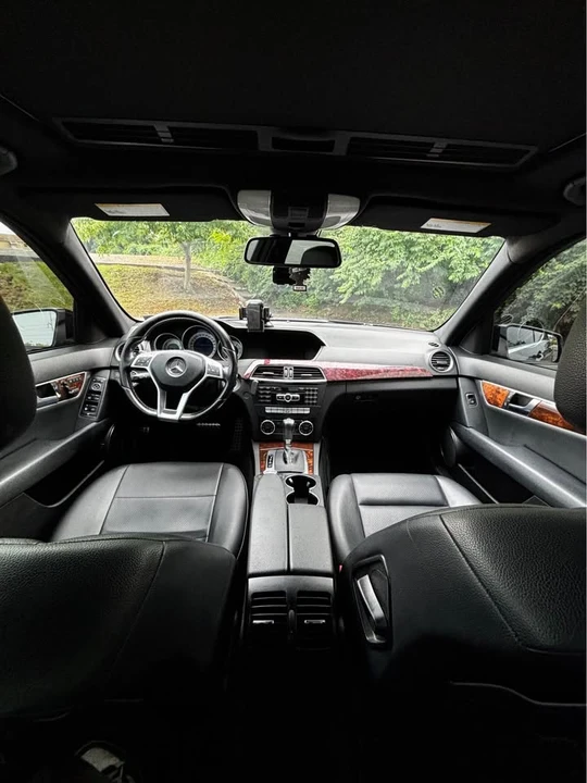 2012 Mercedes-Benz W204 C-Class - Image 7 of 8