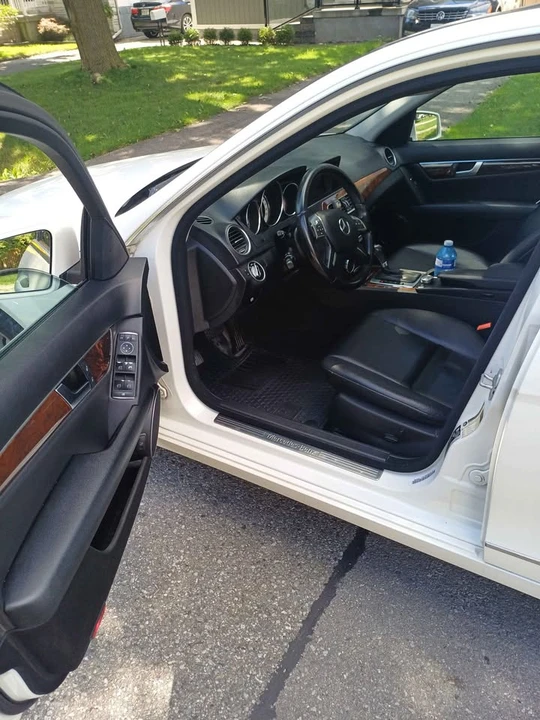 2012 Mercedes-Benz W204 C-Class - Image 11 of 13