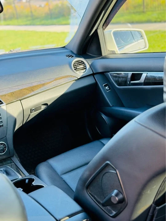 2012 Mercedes-Benz W204 C-Class - Image 8 of 10
