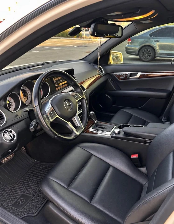 2012 Mercedes-Benz W204 C-Class - Image 6 of 10