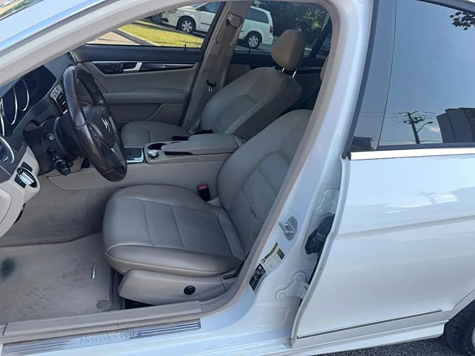 2012 Mercedes-Benz W204 C-Class - Image 9 of 17