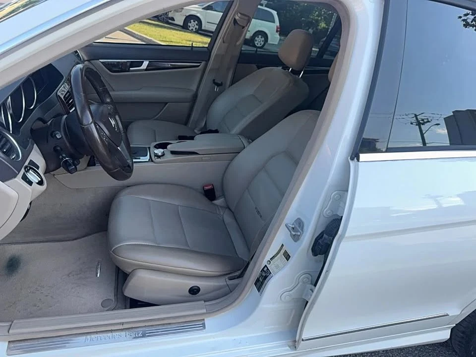2012 Mercedes-Benz W204 C-Class - Image 10 of 17