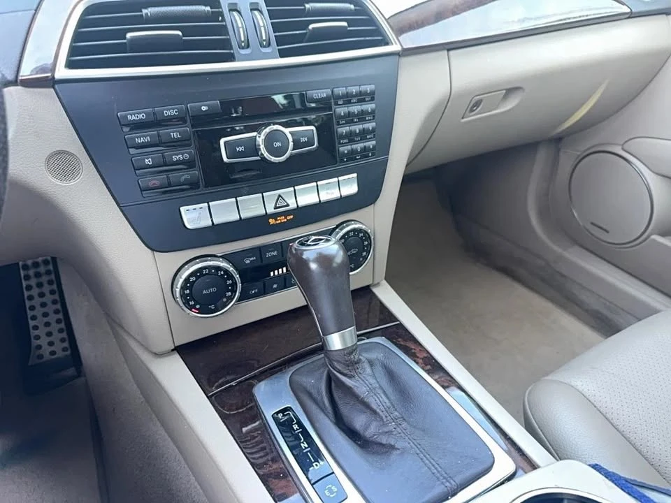 2012 Mercedes-Benz W204 C-Class - Image 14 of 17
