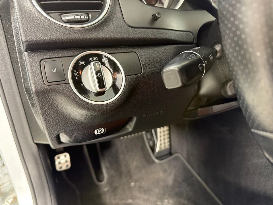 2012 Mercedes-Benz W204 C-Class - Image 13 of 18
