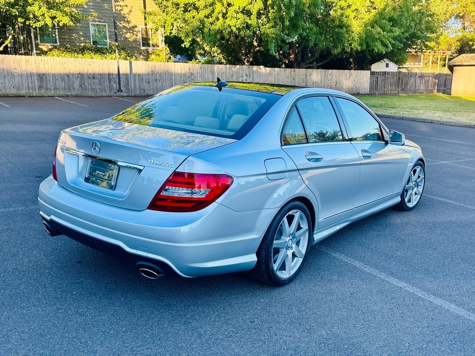 2012 Mercedes-Benz W204 C-Class - Image 9 of 31