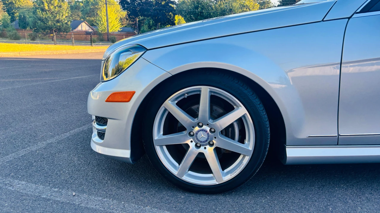 2012 Mercedes-Benz W204 C-Class - Image 24 of 31