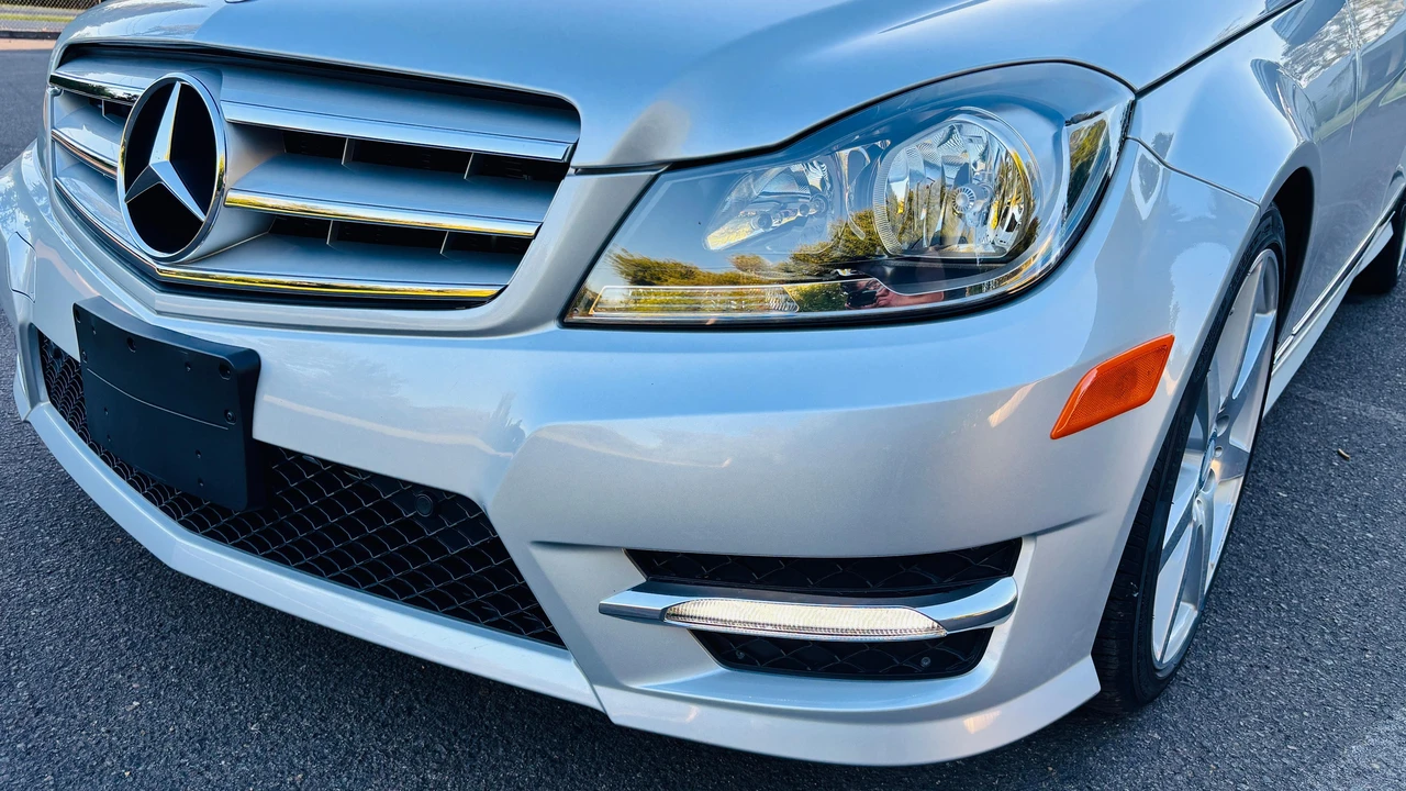 2012 Mercedes-Benz W204 C-Class - Image 15 of 31