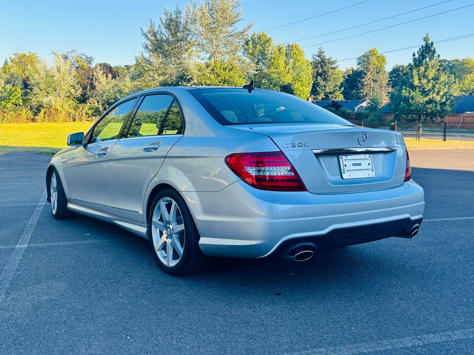 2012 Mercedes-Benz W204 C-Class - Image 8 of 31