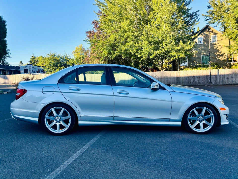 2012 Mercedes-Benz W204 C-Class - Image 10 of 31