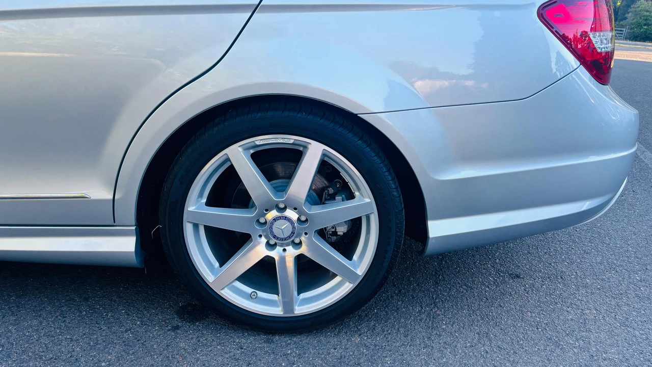 2012 Mercedes-Benz W204 C-Class - Image 25 of 31