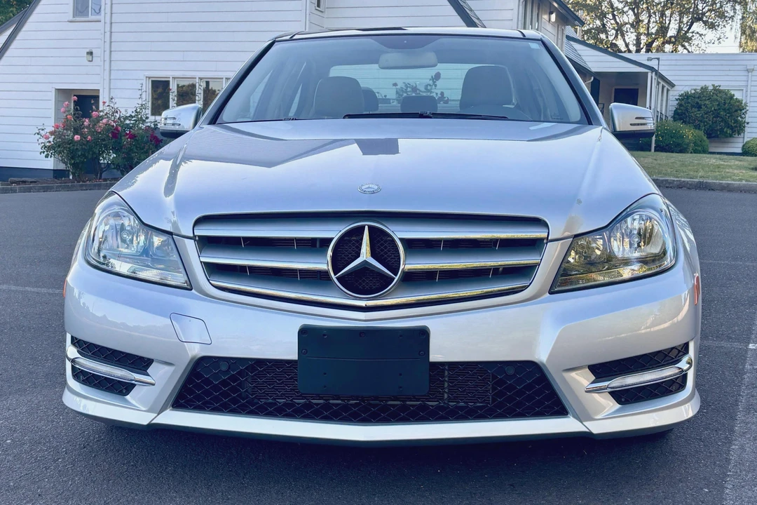 2012 Mercedes-Benz W204 C-Class - Image 2 of 31