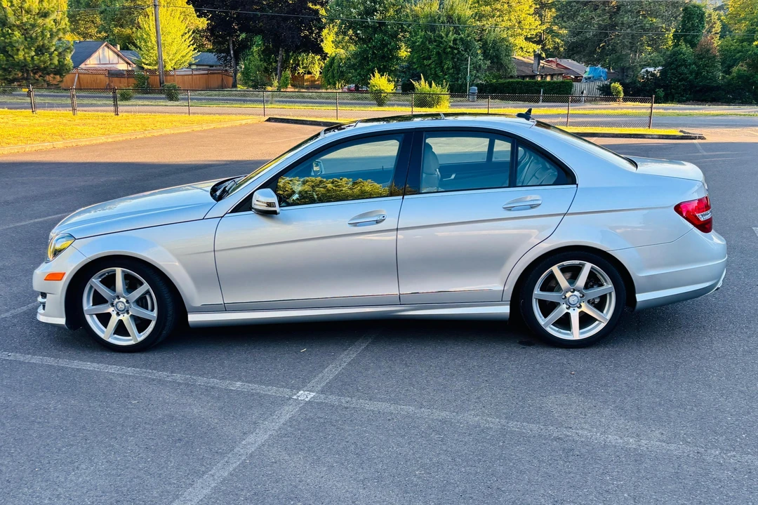 2012 Mercedes-Benz W204 C-Class - Image 3 of 31