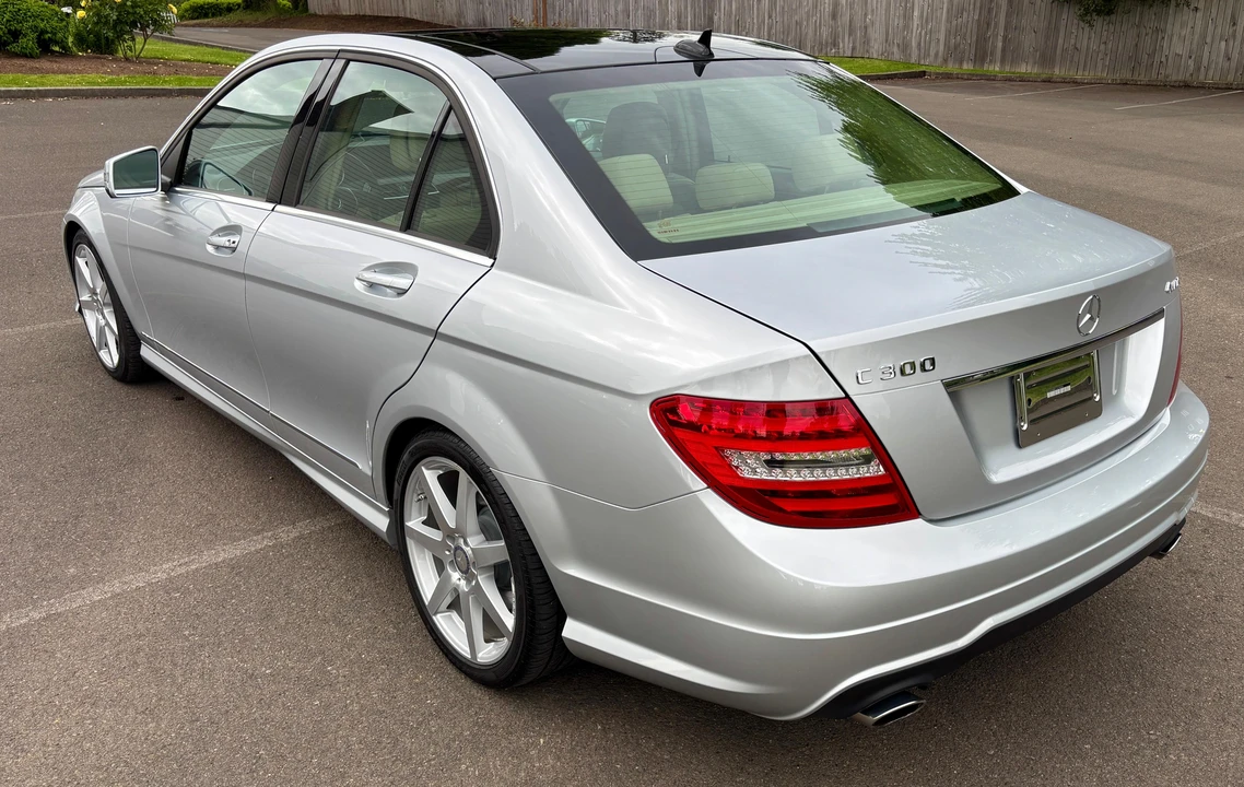 2012 Mercedes-Benz W204 C-Class - Image 13 of 31