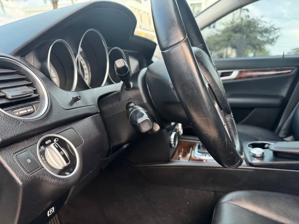2012 Mercedes-Benz W204 C-Class - Image 14 of 21