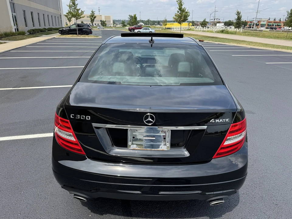 2012 Mercedes-Benz W204 C-Class - Image 17 of 31
