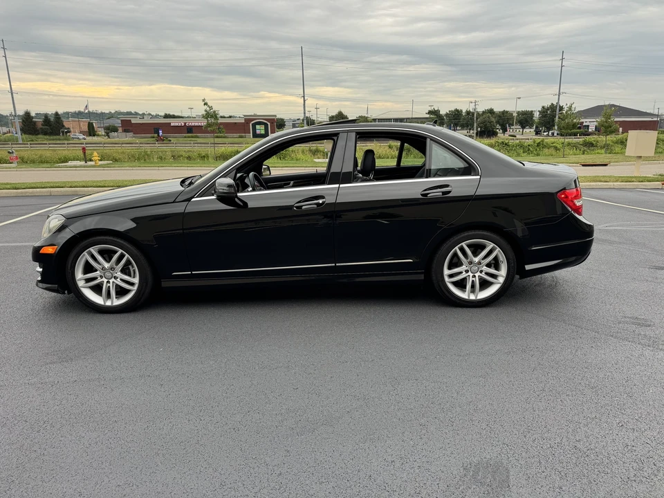 2012 Mercedes-Benz W204 C-Class - Image 10 of 31