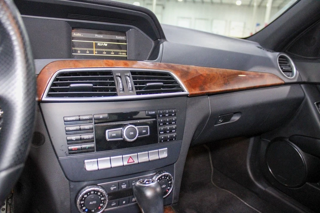 2012 Mercedes-Benz W204 C-Class - Image 13 of 21