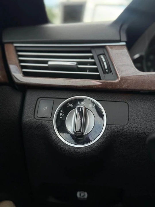 2012 Mercedes-Benz W212 E-Class - Image 17 of 18