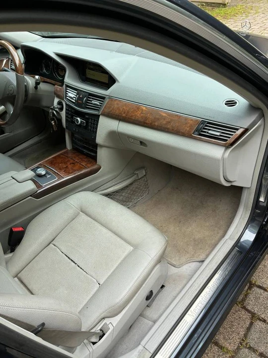2012 Mercedes-Benz W212 E-Class - Image 9 of 19