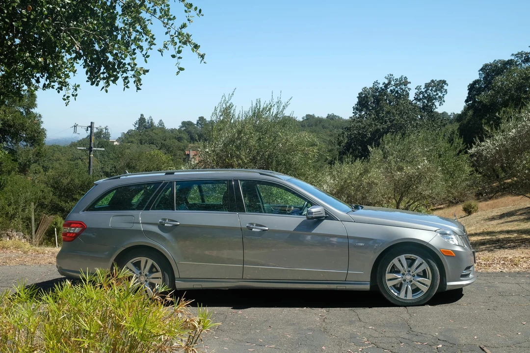 2012 Mercedes-Benz W212 E-Class - Image 2 of 31