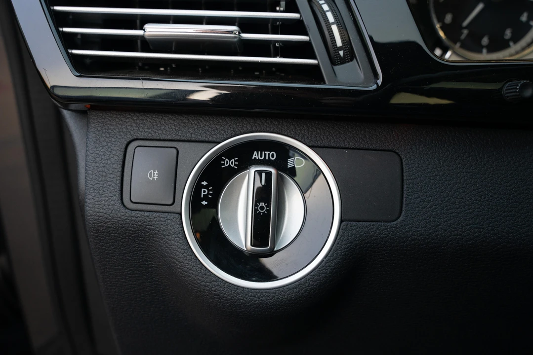 2012 Mercedes-Benz W212 E-Class - Image 30 of 31