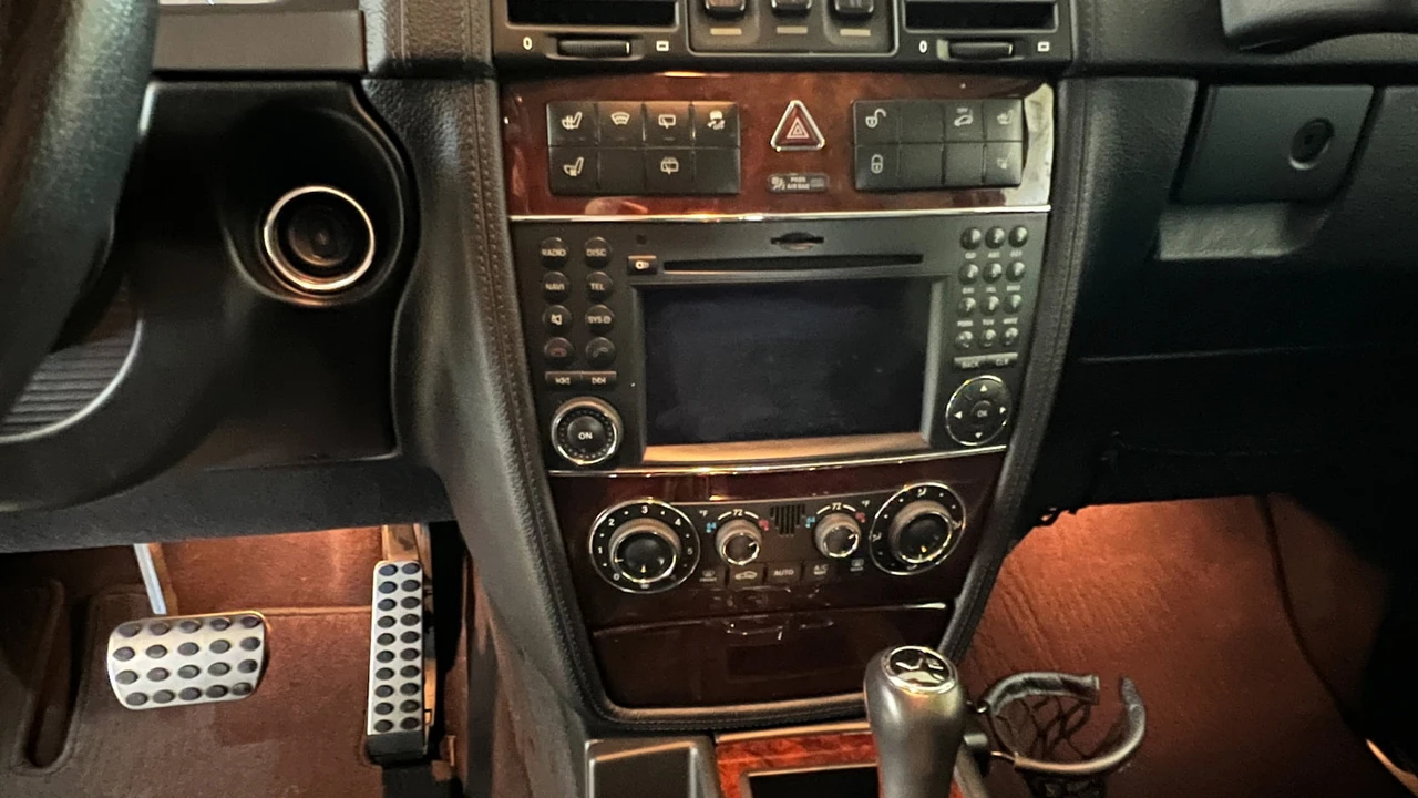 2012 Mercedes-Benz W463 G-Class - Image 14 of 21