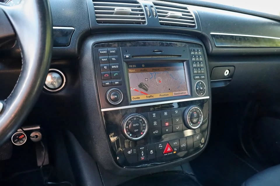 2012 Mercedes-Benz W251 R-Class - Image 6 of 10