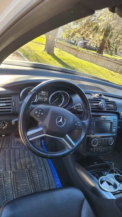 2012 Mercedes-Benz W251 R-Class - Image 2 of 9
