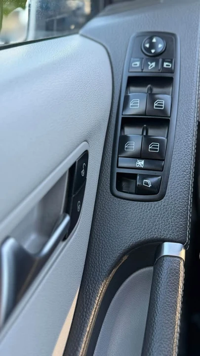 2012 Mercedes-Benz W251 R-Class - Image 14 of 18