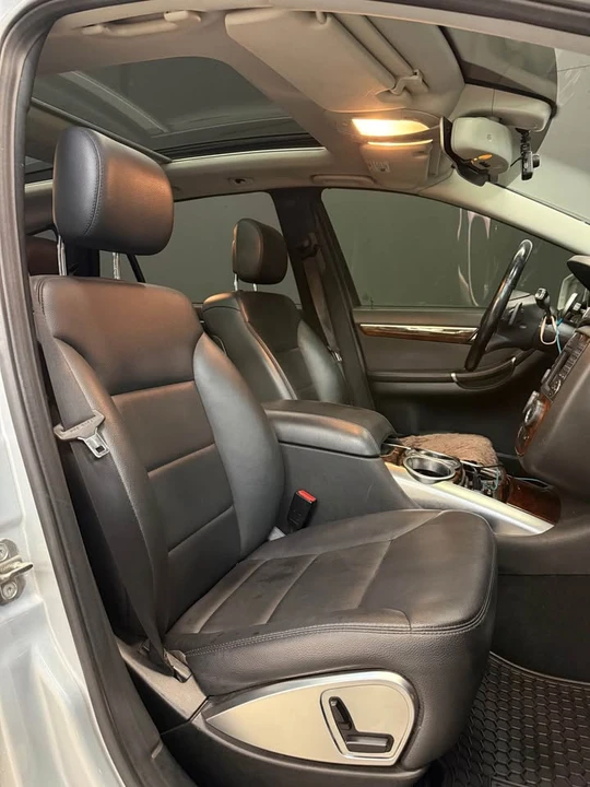 2012 Mercedes-Benz W251 R-Class - Image 4 of 12