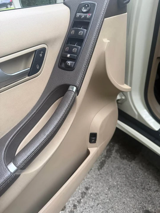 2012 Mercedes-Benz W251 R-Class - Image 11 of 20