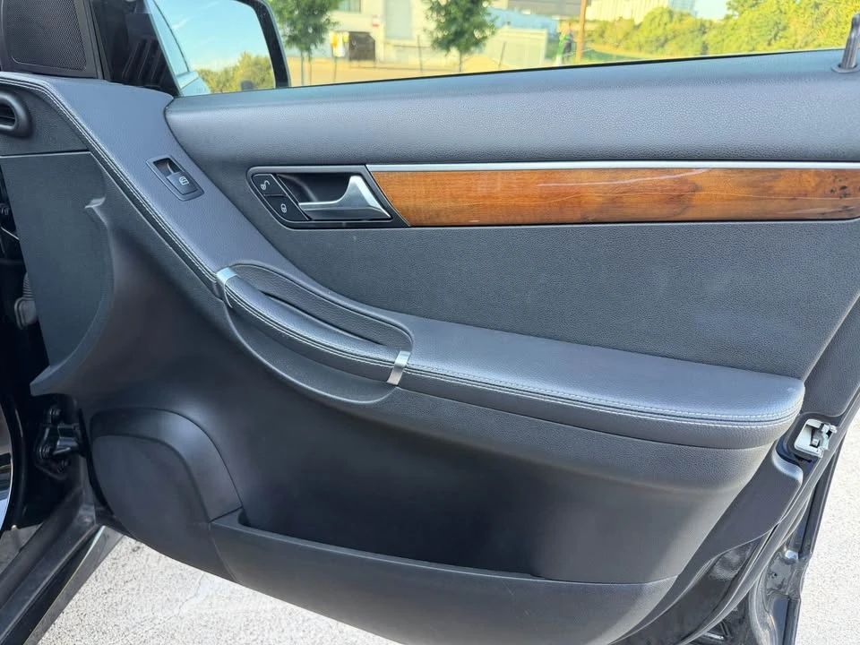 2012 Mercedes-Benz W251 R-Class - Image 8 of 20