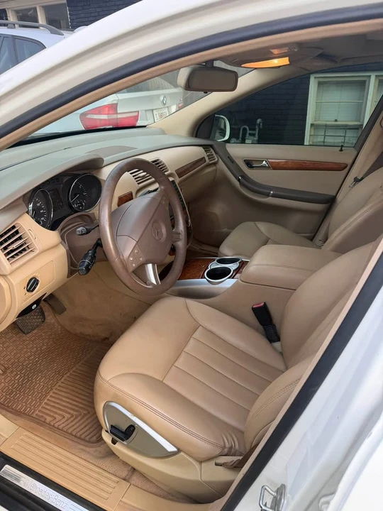 2012 Mercedes-Benz W251 R-Class - Image 11 of 19