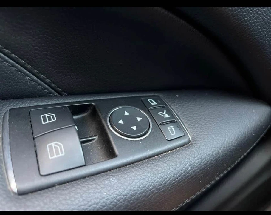 2012 Mercedes-Benz W204 C-Class - Image 4 of 14