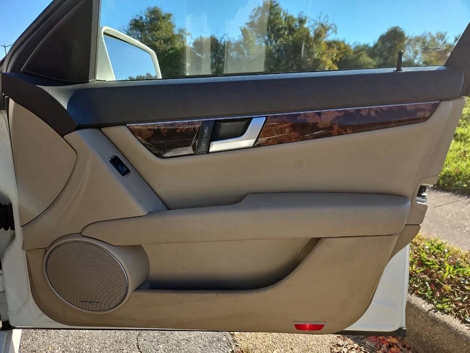 2012 Mercedes-Benz W204 C-Class - Image 16 of 19