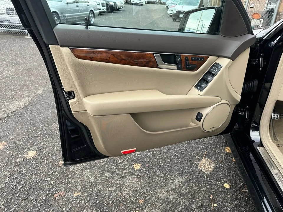 2012 Mercedes-Benz W204 C-Class - Image 8 of 17